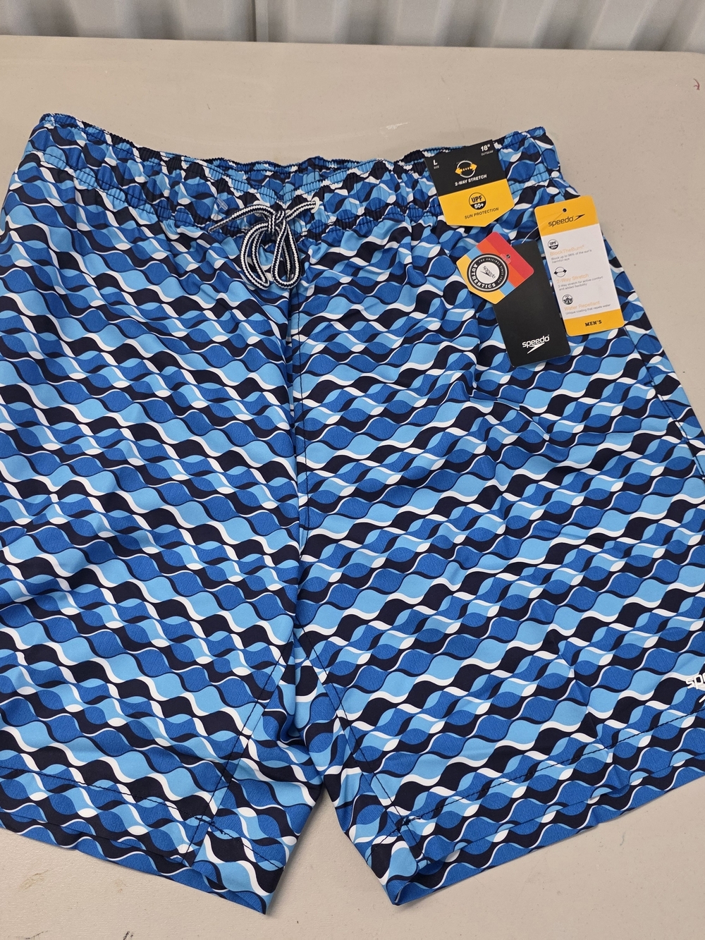NWT Speedo Mens Swim Trunks Shorts 18" outseam UPF 50 Geometric Size Large